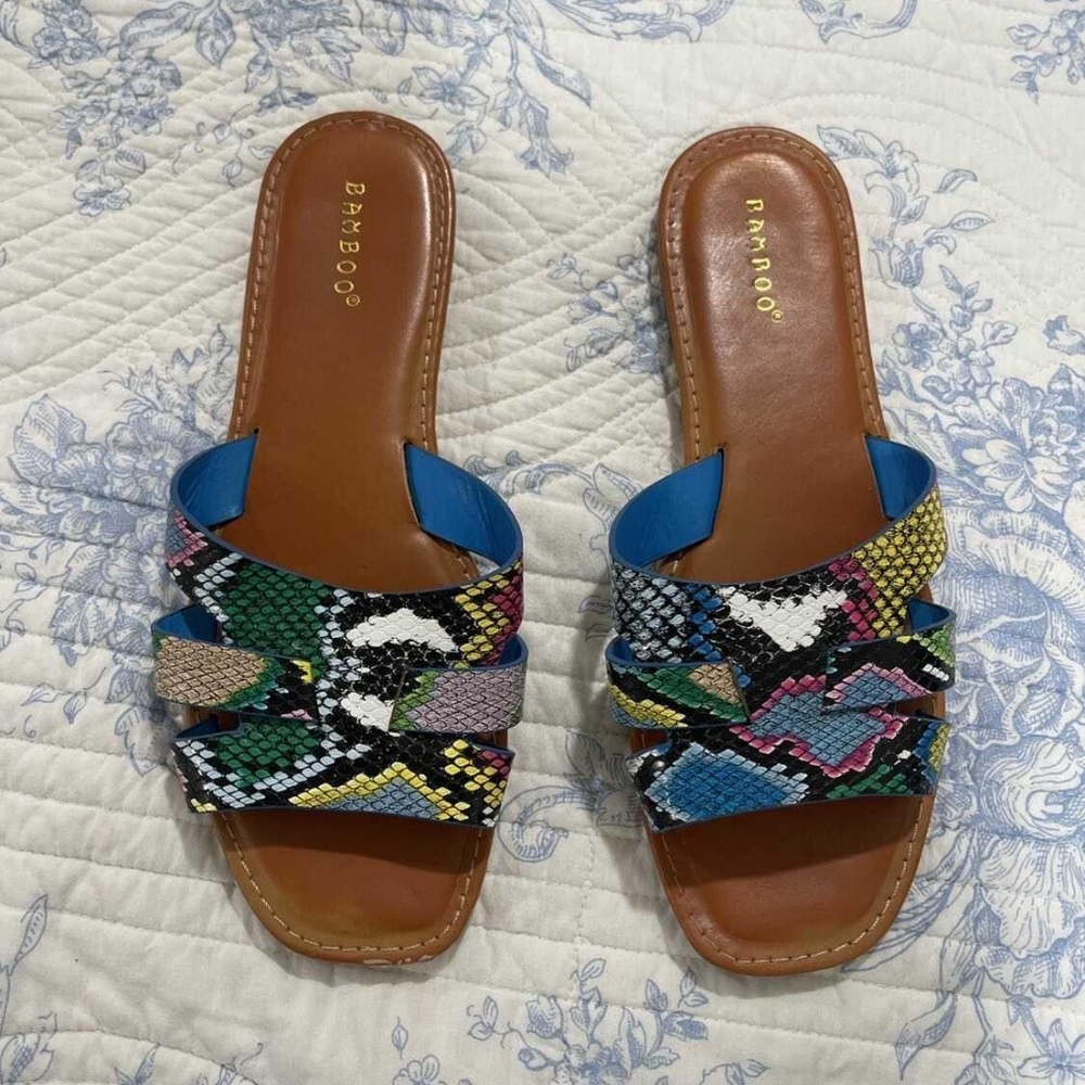 BAMBOO… Colorful Faux Snake Skin Sandals / Slides… size 9..LIKE NEW!